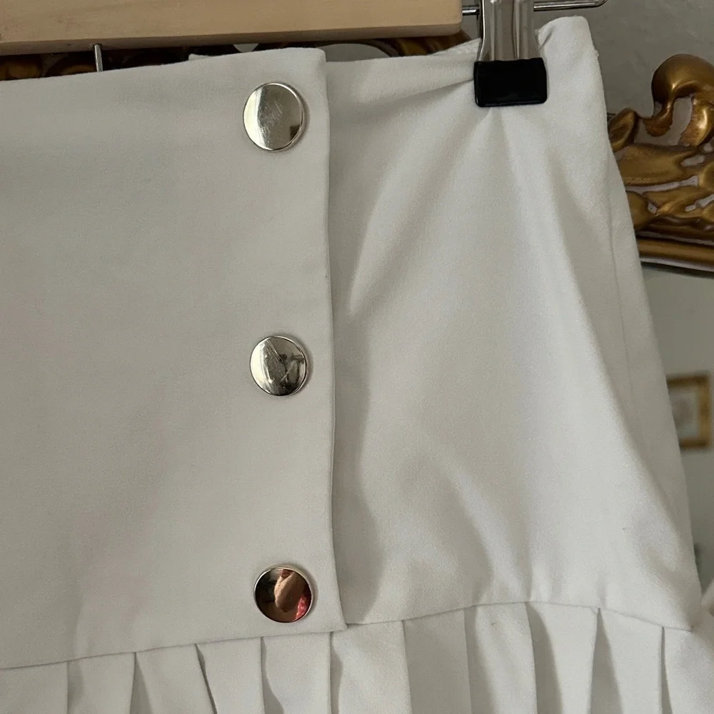 Zara size XS white pleated skort - Picture 2 of 4